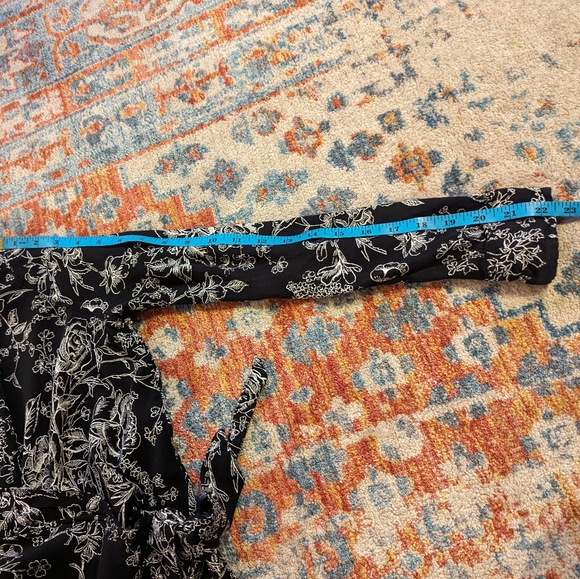 Abercrombie & Fitch Women's Medium Black Floral Wrap Cropped Top Long Sleeve - Picture 10 of 10